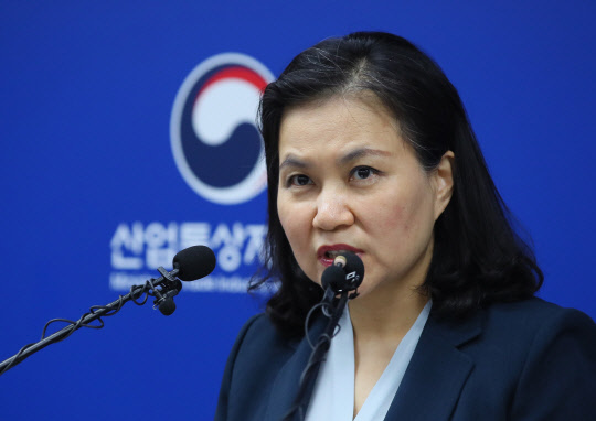 일본의 수출 규제조치와 관련해 미국을 방문했던 유명희 통상교섭본부장이 29일 세종시 정부세종청사산업통상자원부에서 출장 결과를 설명하고 있다.   연합뉴스